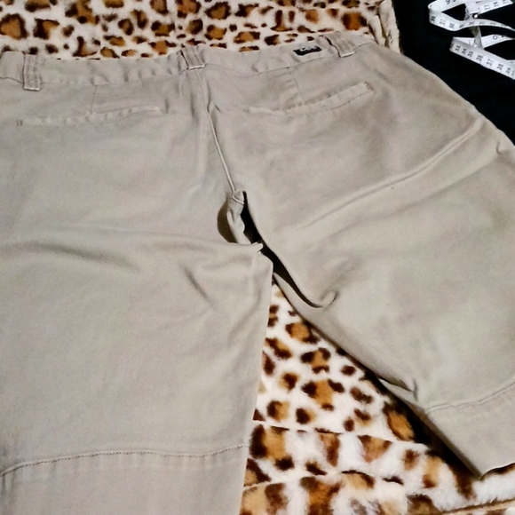 FINAL Price before donated. Lee Khaki Chino Style Bermuda Shorts S 7 juniors - Picture 2 of 11